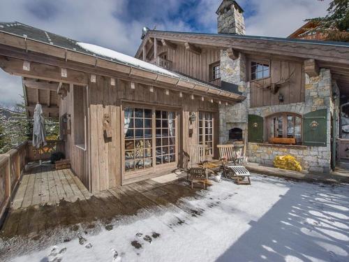 Chalet chaleureux avec jacuzzi, hammam et salle de jeux à Mussillon - FR-1-565-40 (Chalet chaleureux avec jacuzzi, hammam et salle de jeux a Mussillon - FR-1-565-40) in โมเรล