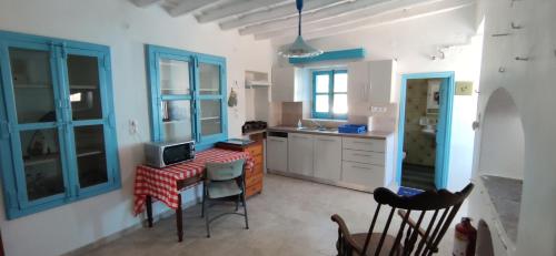 virtuve, Αρχοντικό ΑΤΤΙΚ - ATTIK MANSION (Αρχοντικο ΑΤΤΙΚ - ATTIK MANSION) in Livadi (Cythera)