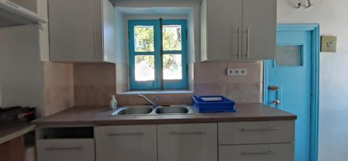 virtuve, Αρχοντικό ΑΤΤΙΚ - ATTIK MANSION (Αρχοντικο ΑΤΤΙΚ - ATTIK MANSION) in Livadi (Cythera)