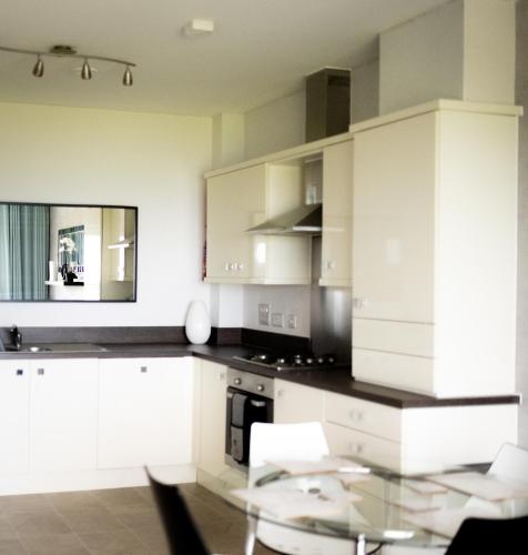 Stunning Sea Views Relax and Unwind in Your Stylish Home Away from Home in Newquay Tretherras
