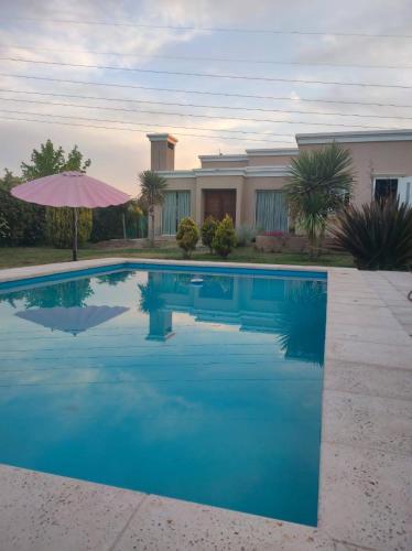 Swimming pool, La Casa del Velero. Casa independiente para alquiler temporal. in Perdriel