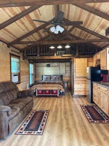 . Charming Hidden Shire Cabin Private Ranch Retreat