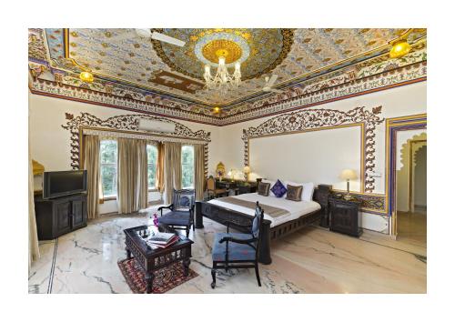 room detail thumbnail 1