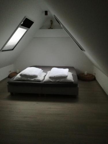 1 queen bed, 1 sofa bed