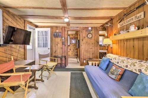 Lake Hermit Cabin w/ Kayaks & Paddleboards! in Sanbornton (NH)