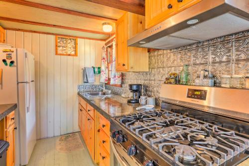 Lake Hermit Cabin w/ Kayaks & Paddleboards! in Sanbornton (NH)