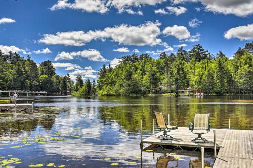 Northwoods Cabin with Lake Access and Boat Dock in Manitowish Waters, USA