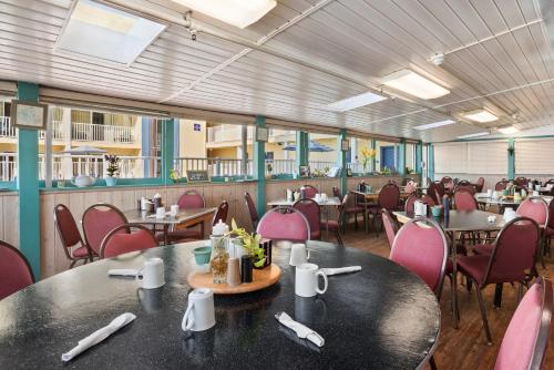 Howard Johnson by Wyndham Ocean City Oceanfront - image 11