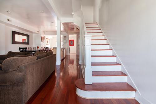 Spacious, Relaxing, 4 Bd 3.5 Ba Home In Petworth! in Washington, USA