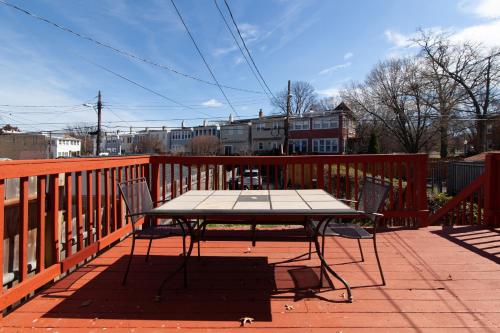 Spacious, Relaxing, 4 Bd 3.5 Ba Home In Petworth! - Tap to explore photos