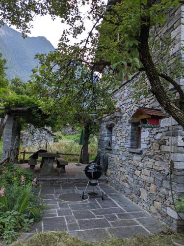 Rustico Tello in Linescio, Schweiz