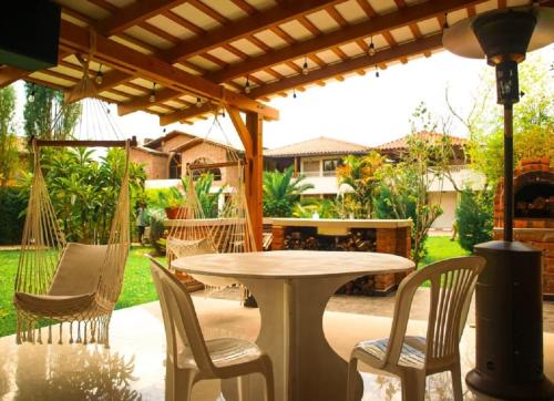 Pub/Lounge, Bamboo Village Place in Tumbaco