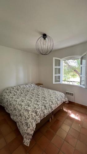 SUPERBE VILLA-DOMAINE AVEC GOLF PISCINE ET TENNIS