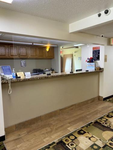 Super 8 by Wyndham Independence - image 14