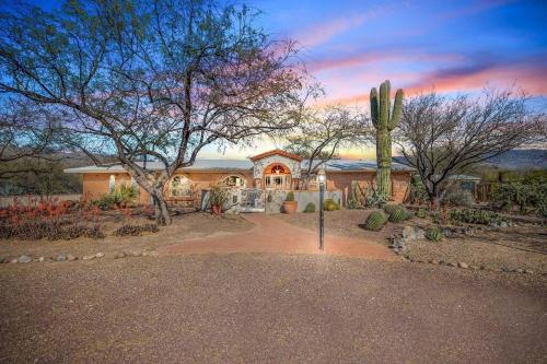 Saguaro Family Oasis - Pool, Hot Tub, Privacy acre – khách sạn tại Tanque Verde