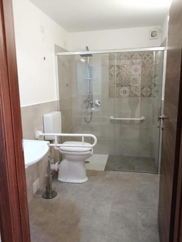 One-Bedroom Apartment image 4
