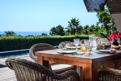  Villa Cap Martinet mit beheizbarem Pool, Unterkunft in Talamanca