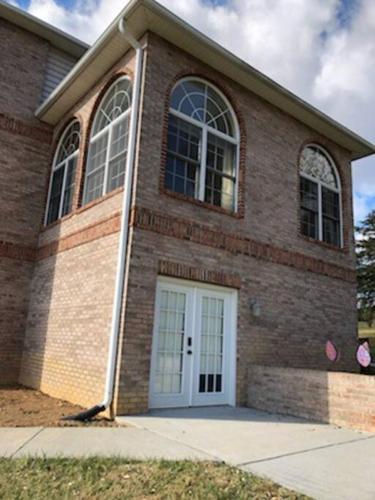 Spacious Unit with Mountain View in New Market (VA)