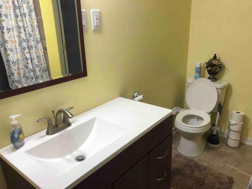 Spacious Unit with Mountain View