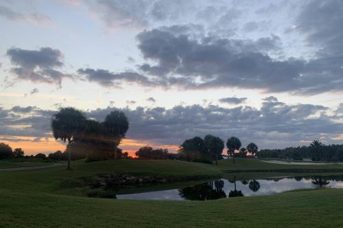 Newly Listed! 20 Percent Off! Golf and Tennis Community Retreat in Wesley Chapel, USA