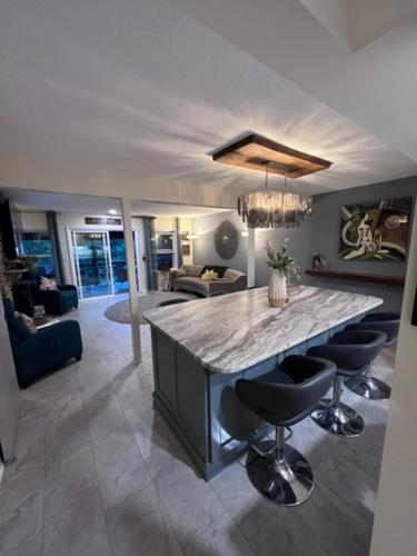 Centrally Located Resort in The High Country RELAX in Newland, USA