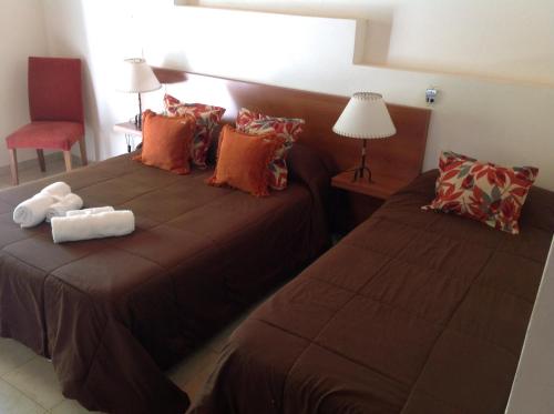 1 double bed, 1 twin bed