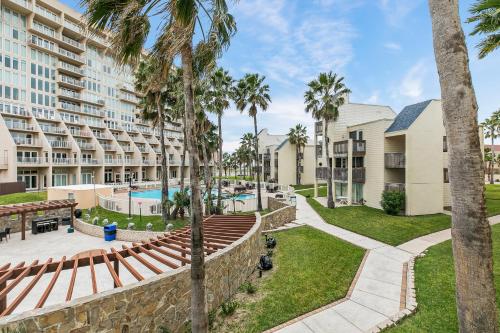 Time to Beach Happy! Close to the beach & pool in beautiful beachfront resort - image 10
