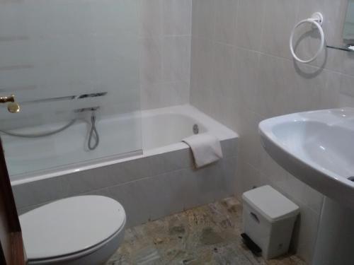 Vannas istaba, Hostal Restaurante el Cazador in Nuevalosa