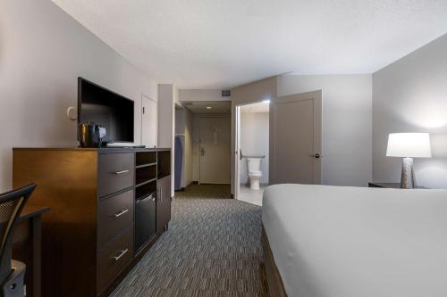 Best Western Plus Como Park Hotel - image 9