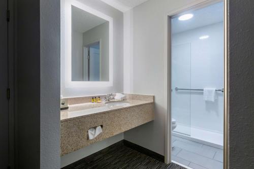 Best Western Plus Como Park Hotel - image 11