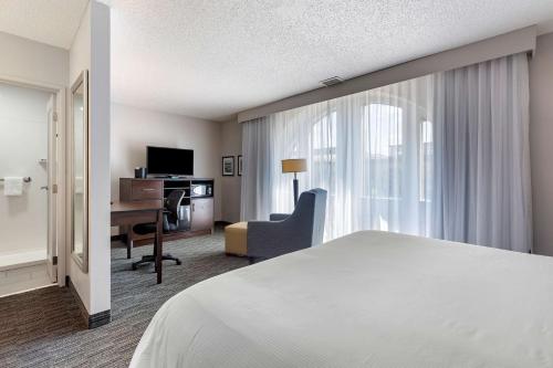 Best Western Plus Como Park Hotel - image 11