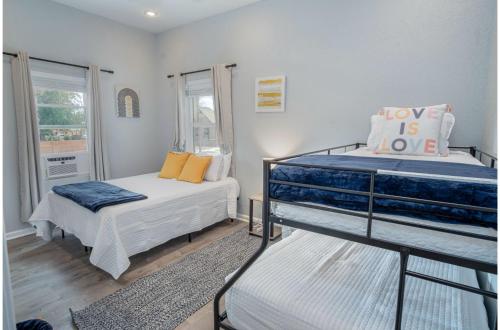 Cozy and Lovely 2BR 2BA Apt#A Near Lively Downtown in San Antonio, USA