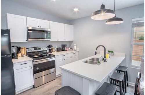 Cozy and Lovely 2BR 1BA Apt#B Near Lively Downtown in San Antonio, USA