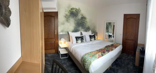 Double or Twin Room with Private Bathroom