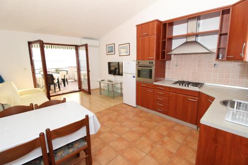 Apartments by the sea Mandre Pag - 6284 - image 3