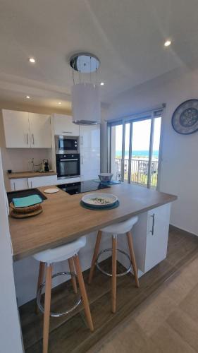 Kitchen, LUXURY APPARTEMENT Vue MER PANORAMIQUE in Les Breguieres