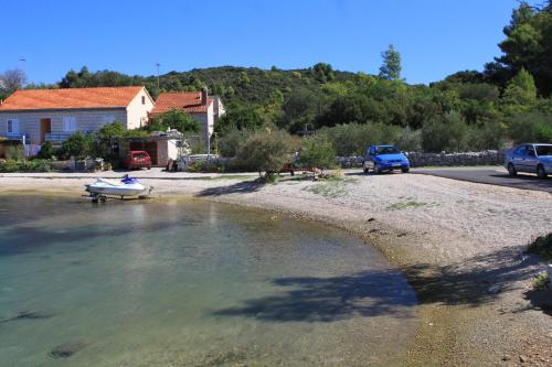 Apartments with a parking space Zrnovo, Korcula - 9239