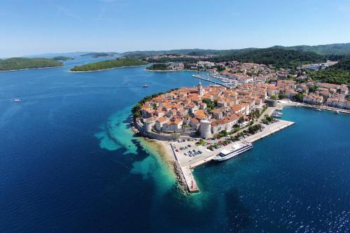 Apartments and rooms by the sea Korcula - 9267 - image 2