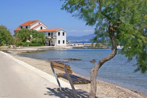  Apartments by the sea Sreser, Peljesac - 10227 in Janjina