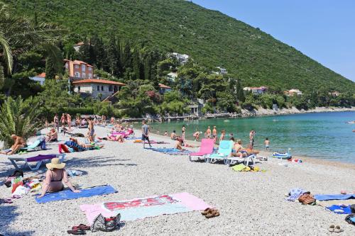 Family friendly apartments with a swimming pool Trpanj, Peljesac - 15603