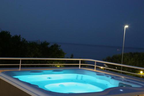 2 bedrooms, 3 beds