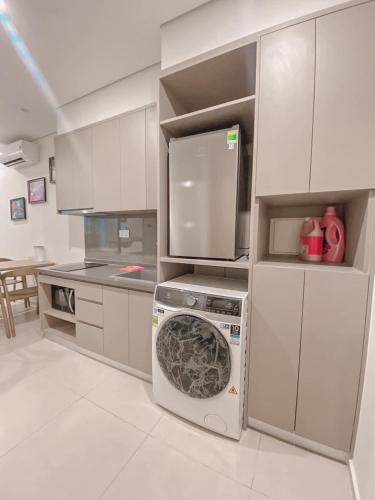One-Bedroom Apartment image 10
