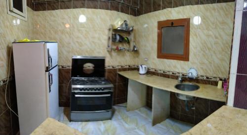 厨房, شقق وشليهات رشيد علي ضفاف بحيره قارون in 法尤姆