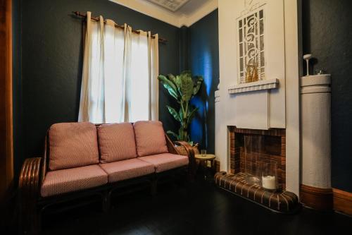 Charing Cross Hotel - image 11