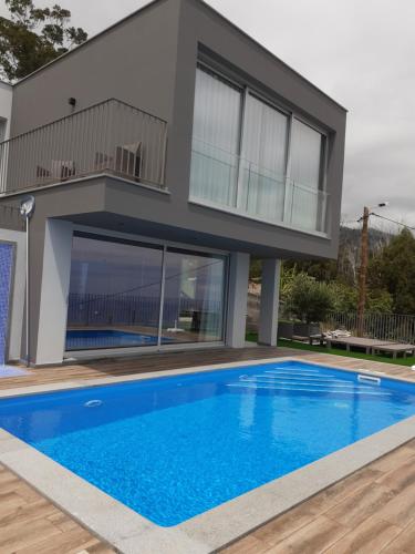 KING'S VIEW, Modern and Comfortable gîte à louer Estreito da Calheta