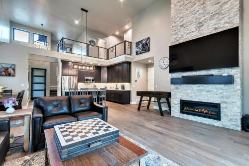 Luxury New Townhome Offers 4-Season Mountain Retreat