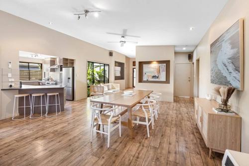 Mudjimba Escape-pet friendly, luxury villa w/pool