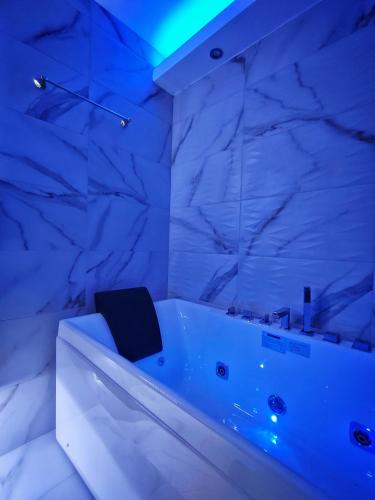 온수 욕조, Rapsani Panorama Villa in 랍사니