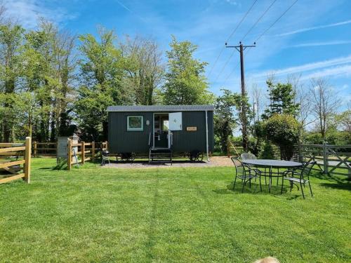 Градина, Rusty - Shepherds hut sleeps up to 4 in Sidlesham