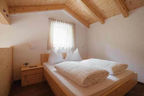 2 bedrooms, 4 beds